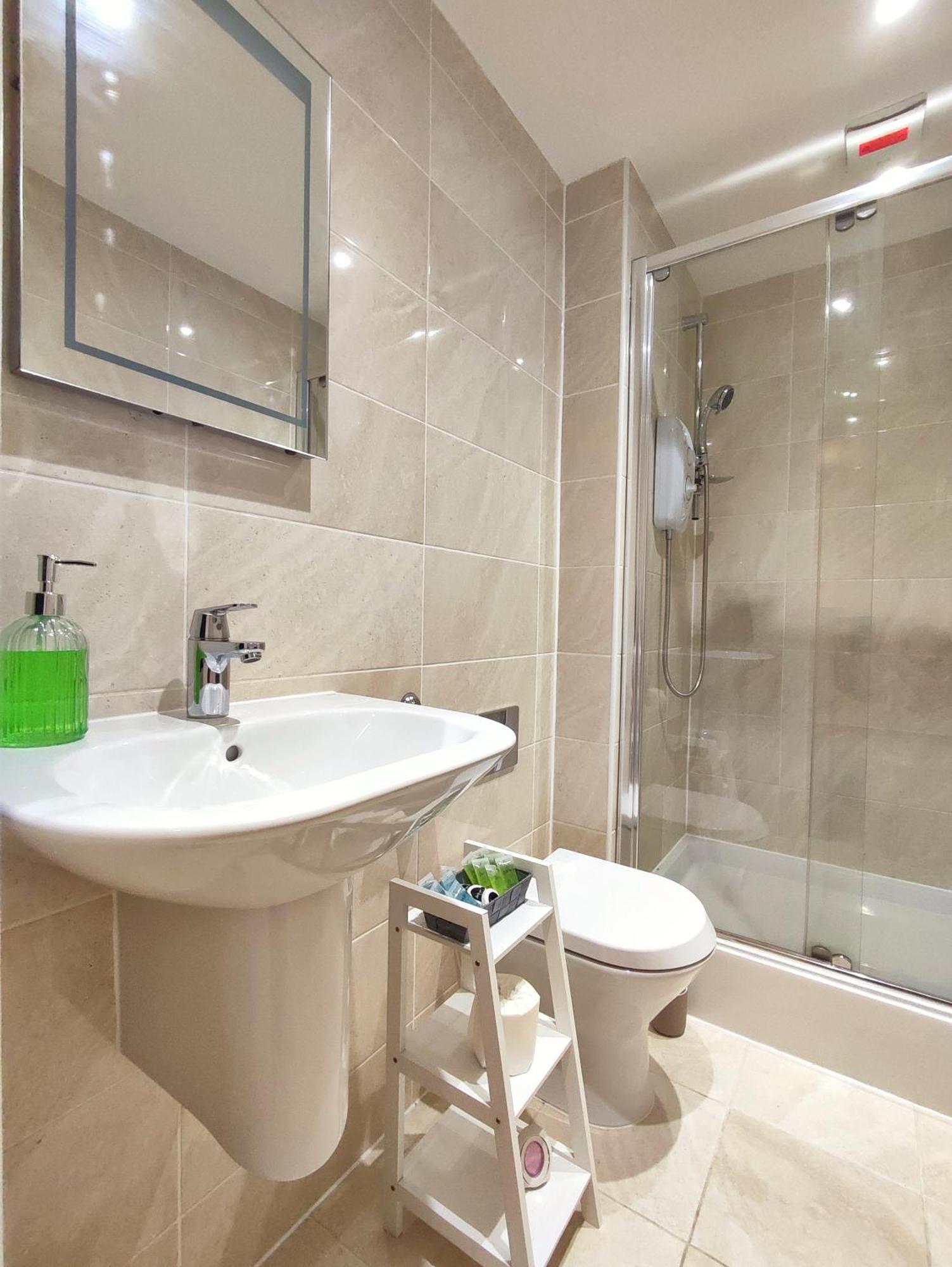 Duplex Apartment In Leeds With King Size Bed - Long Stay Rates Available Eksteriør bilde